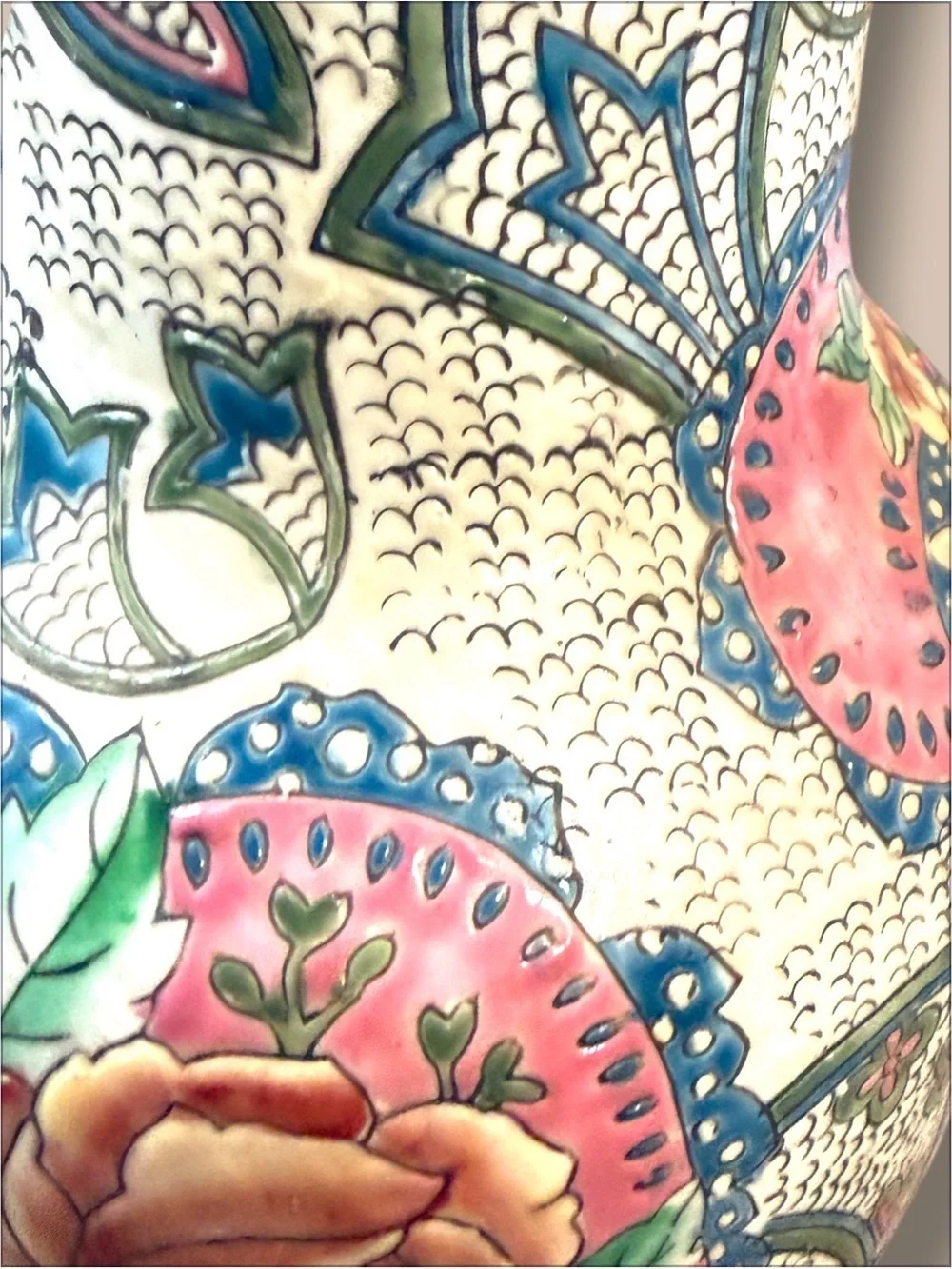 🌺VTG HANDCRAFTED CHINESE TEXTURED HANDPAINTED FLORAL DESIGN VASE